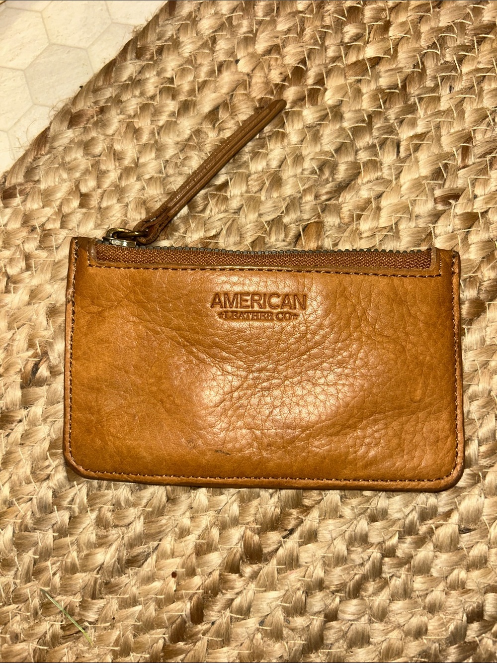 American Traveler Co. Tan Leather Zip Card & Key Holder